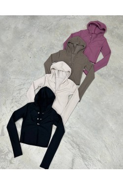 Remera Cero con capucha y botones