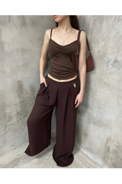 Pantalon Soraya con pinzas y etiqueta