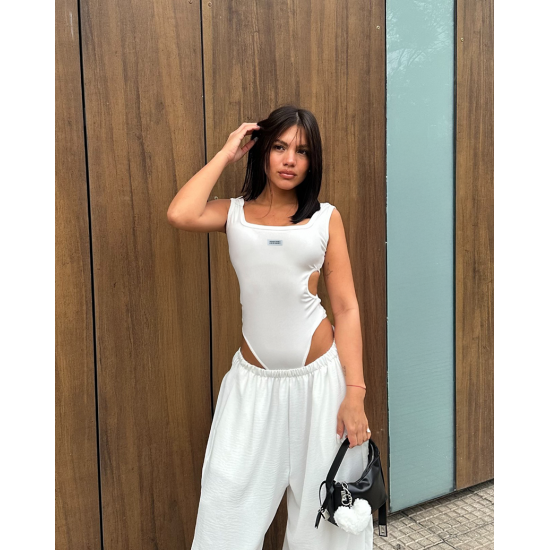 Body Hassie con recortes laterales