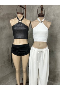 Top Sabrina con efecto foil y hebilla