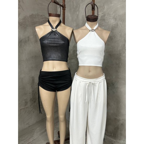 Top Sabrina con efecto foil y hebilla