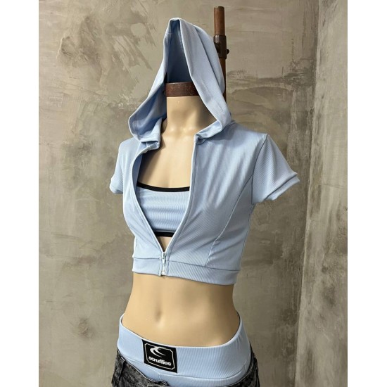 Remera Eira con cierre y capucha Remera Eira con cierre y capucha